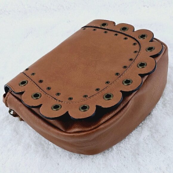 Madden Girls Camel Brown Faux Leather Scalloped Saddle Bag Crossbody Tassel - Picture 9 of 16